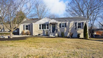 307 Avondale Dr in Franklin, TN - Building Photo