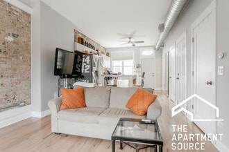 731 W Ohio St, Unit 3 in Chicago, IL - Foto de edificio - Building Photo