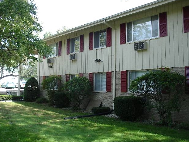 Imperial House in Ripon, WI - Foto de edificio