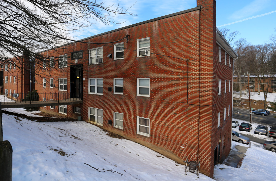 1008 Quebec Ter in Silver Spring, MD - Foto de edificio