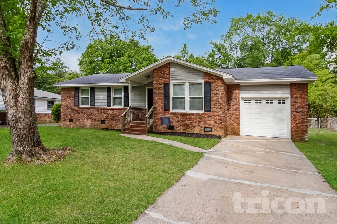 2308 S Partridge Cir in Hopkins, SC - Foto de edificio