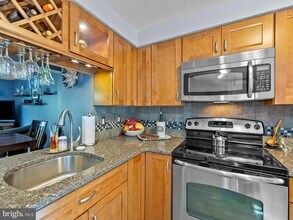 1636 Fieldthorn Dr in Reston, VA - Building Photo - Building Photo