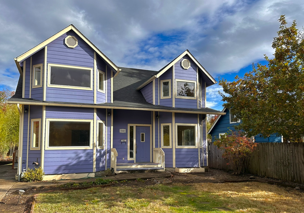 2541 Friendly St in Eugene, OR - Foto de edificio