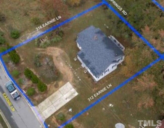 312 Earnie Ln in Holly Springs, NC - Building Photo - Building Photo