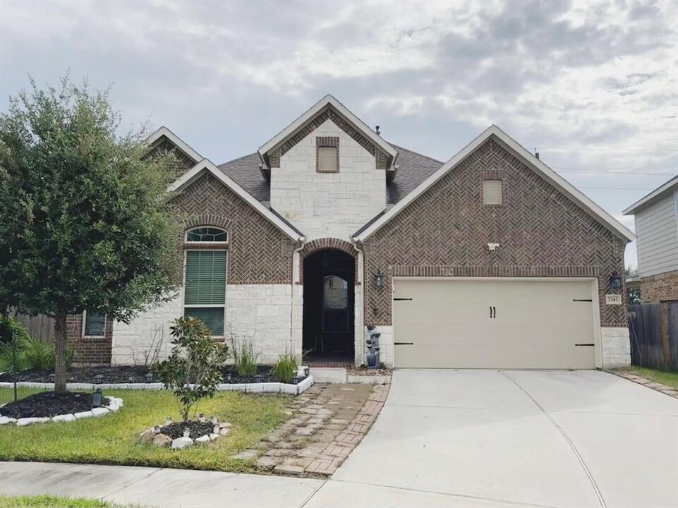 7742 Candlelight Park Ln in Spring, TX - Building Photo