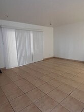 56081 29 Palms Hwy in Yucca Valley, CA - Foto de edificio - Building Photo