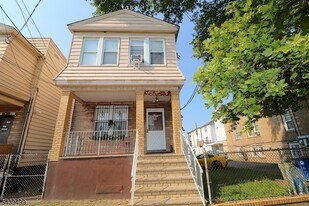 484 Delavan Ave in Newark, NJ - Building Photo