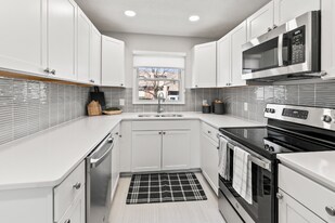 8331 California St in Omaha, NE - Building Photo