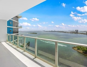 2020 N Bayshore Dr, Unit 2004 in Miami, FL - Building Photo - Building Photo