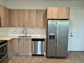 440 NE 35th Ct in Oakland Park, FL - Foto de edificio - Building Photo