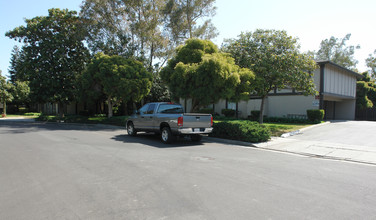 Mira Loma Apartments in Los Gatos, CA - Building Photo - Building Photo