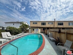 2637 S Centinela Ave in Santa Monica, CA - Building Photo - Building Photo