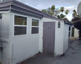 115 Walker Ave in Greenacres, FL - Building Photo