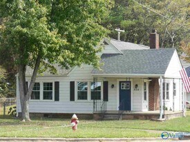 424 Memorial Dr SW in Decatur, AL - Building Photo