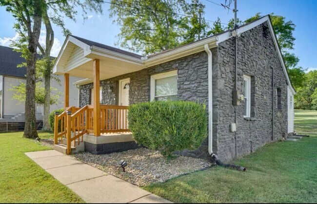 524 Green Ln in Nashville, TN - Building Photo - Building Photo