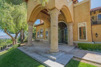 16034 Placerita Canyon Rd in Santa Clarita, CA - Building Photo - Building Photo