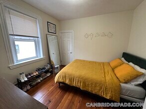 1056 Cambridge St in Cambridge, MA - Foto de edificio - Building Photo