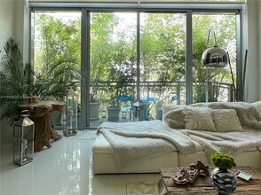 6000 Collins Ave in Miami Beach, FL - Building Photo - Building Photo