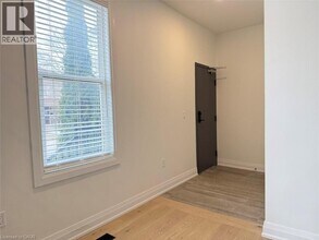 37 Victoria Ave in Cambridge, ON - Building Photo - Building Photo