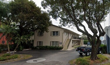 108 SW 9th St in Fort Lauderdale, FL - Foto de edificio - Building Photo