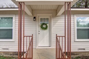 910 Liberty St in Weatherford, TX - Building Photo