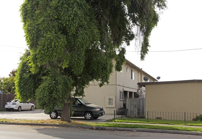 942 Rider Ave in Salinas, CA - Foto de edificio - Building Photo