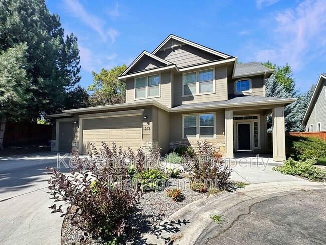 property at 1235 N Forestdale Pl