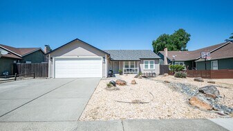 245 Christine Dr in Vacaville, CA - Building Photo