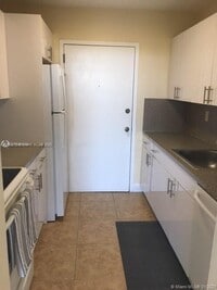 2000 NE 135th St photo'