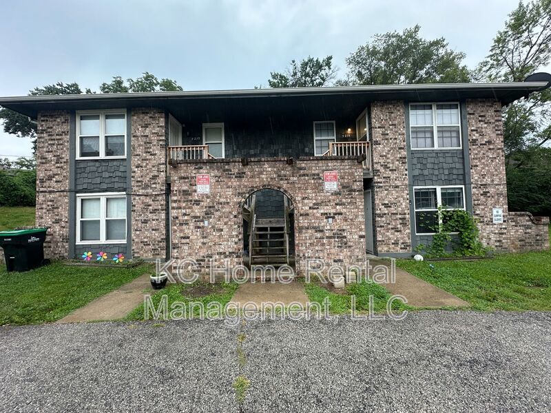 9215 E 54th Terrace in Raytown, MO - Building Photo