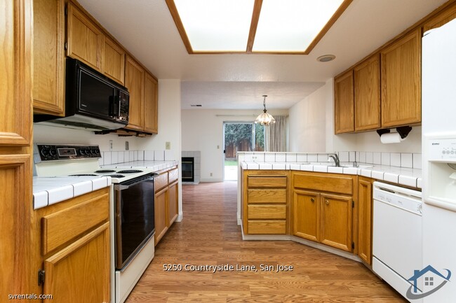 5250 Countryside Ln in San Jose, CA - Foto de edificio - Building Photo