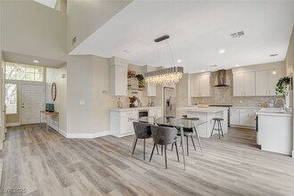 2033 Shining Feather Ln in Las Vegas, NV - Building Photo - Building Photo