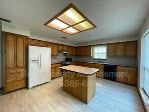 9766 Kinglet Dr in Baton Rouge, LA - Building Photo - Building Photo