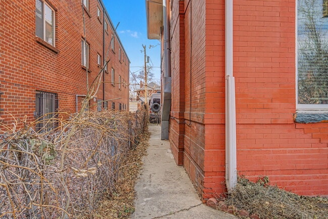 1427 Clayton St, Unit The Treehouse in Denver, CO - Building Photo - Building Photo