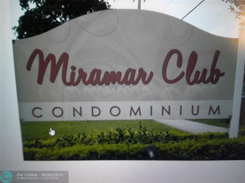 3199 Foxcroft Rd in Miramar, FL - Foto de edificio