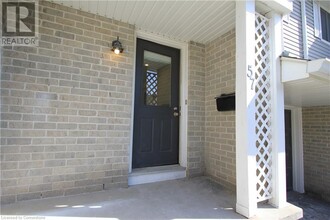 54 Green Valley Dr in Kitchener, ON - Building Photo - Building Photo