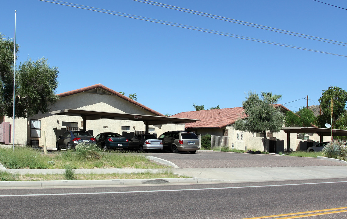 10246 N 7th Ave in Phoenix, AZ - Foto de edificio