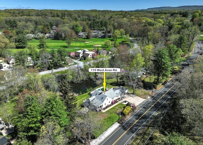 115 W Avon Rd in Unionville, CT - Building Photo - Building Photo
