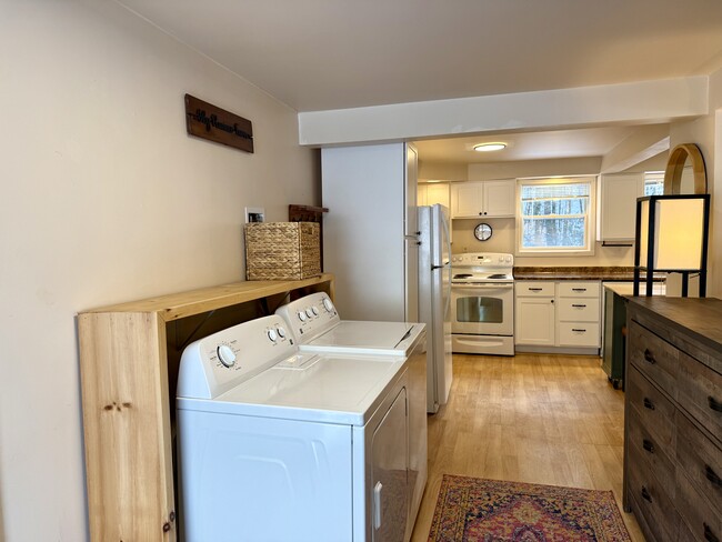 396 Upper Main St, Unit Upper Main Street Apt. 1 in Morristown, VT - Foto de edificio - Building Photo