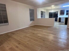139 Cindy Lou Dr, Unit 2122 in San Antonio, TX - Building Photo - Building Photo