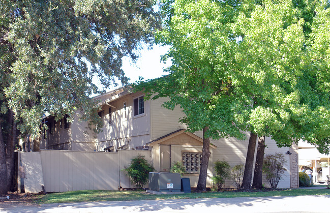 2497 Merrychase Dr in Cameron Park, CA - Building Photo - Building Photo