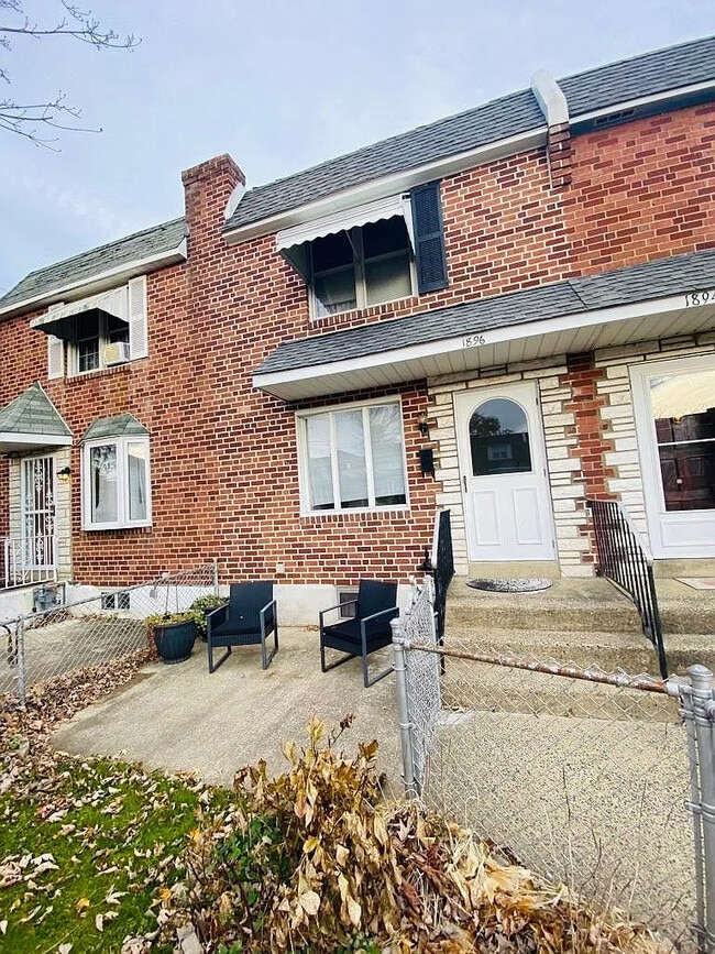 1896 Carter Rd in Folcroft, PA - Foto de edificio - Building Photo