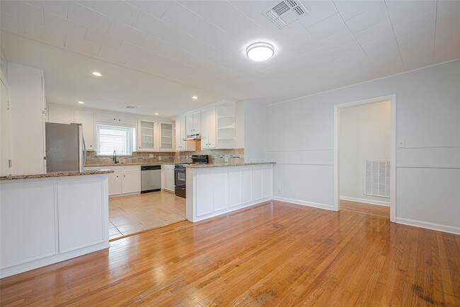 property at 4923 Poinciana Dr