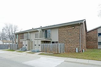 Chateau Rouge Apartments in Sterling Heights, MI - Building Photo - Building Photo