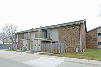 Chateau Rouge Apartments in Sterling Heights, MI - Foto de edificio - Building Photo