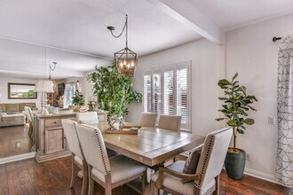 385 Calle Borrego in San Clemente, CA - Foto de edificio - Building Photo