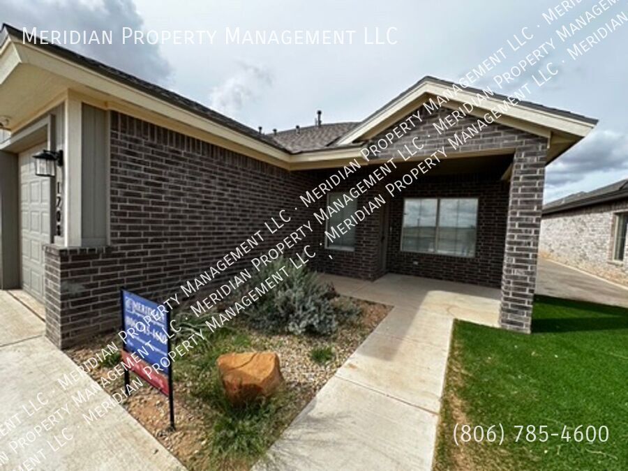 1208 N 7th St in Wolfforth, TX - Building Photo