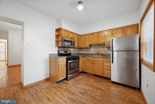 property at 1523 E Hewson St