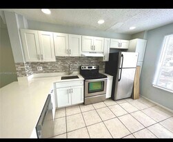 8057 SW 21st Ct in Miramar, FL - Building Photo