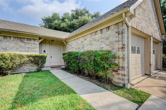 10206 Crescent Moon Dr in Houston, TX - Building Photo - Building Photo